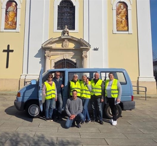 Školske sestre franjevke donirali rabljeni kombi župnom Caritasu u Zaboku